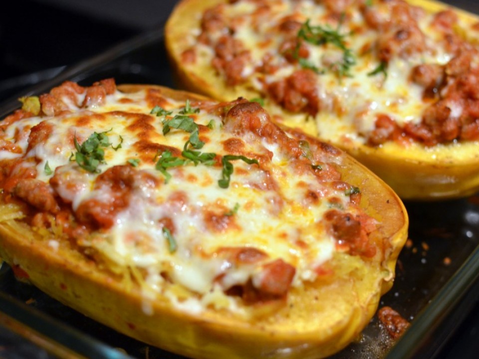 cheesy-baked-chicken-lasagna-stuffed-spaghetti-squash-recipe